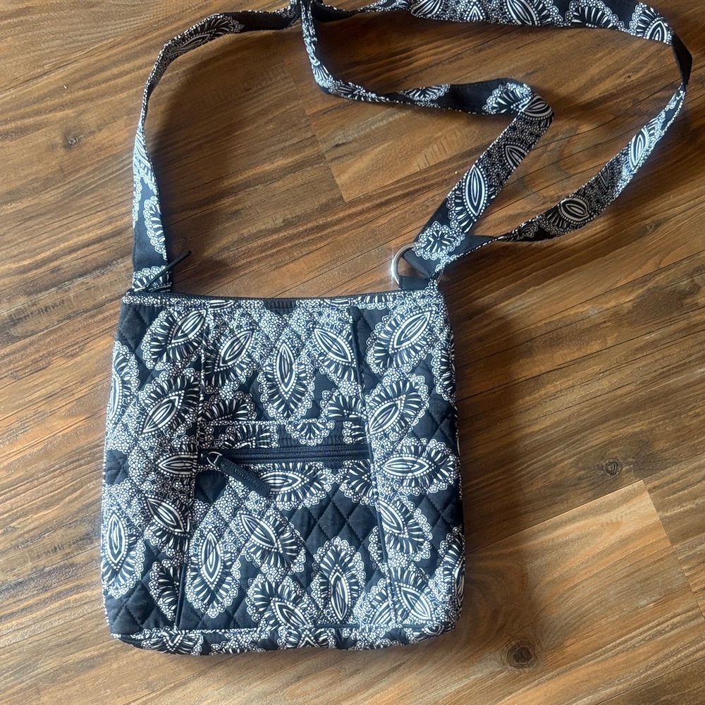 Vera Bradley Blanco bouquet cross body NWOT